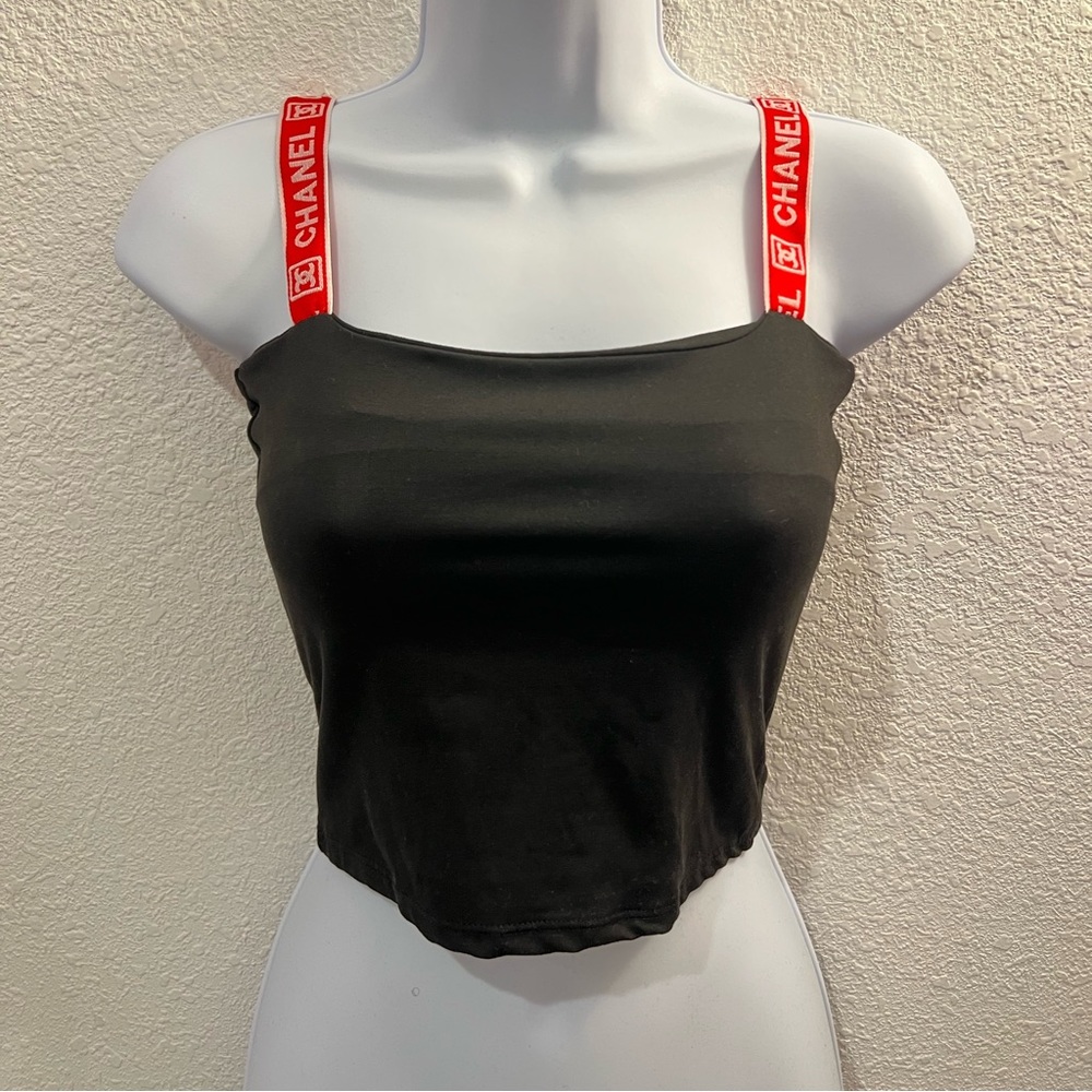 black tank top crop